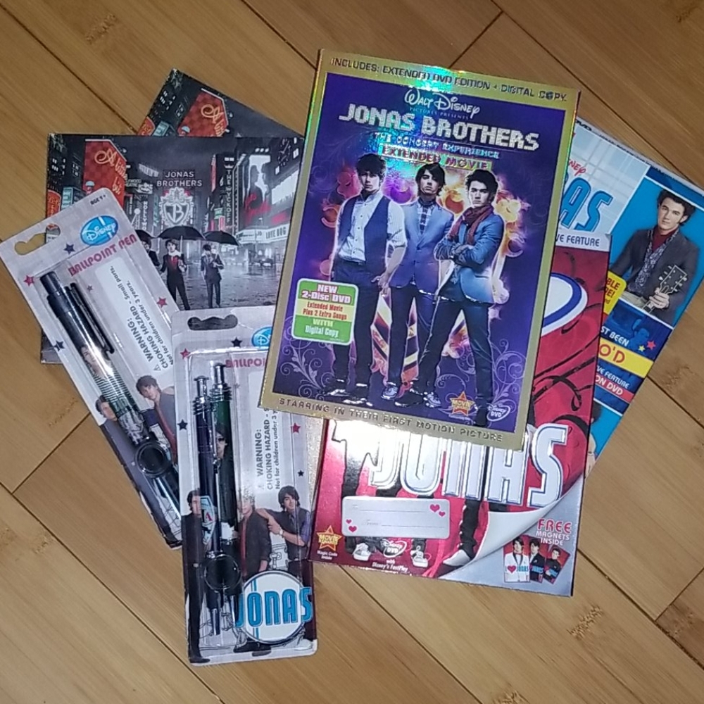 Jonas Brothers Dvd, Cd, And Pen Set